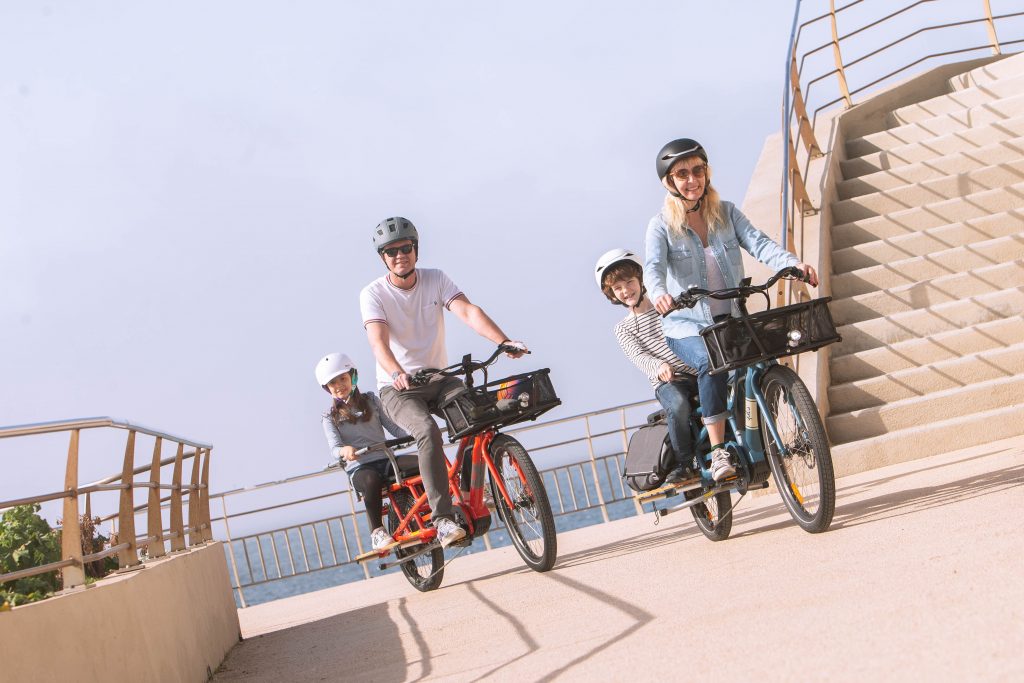 balade en vélo longtail en famille